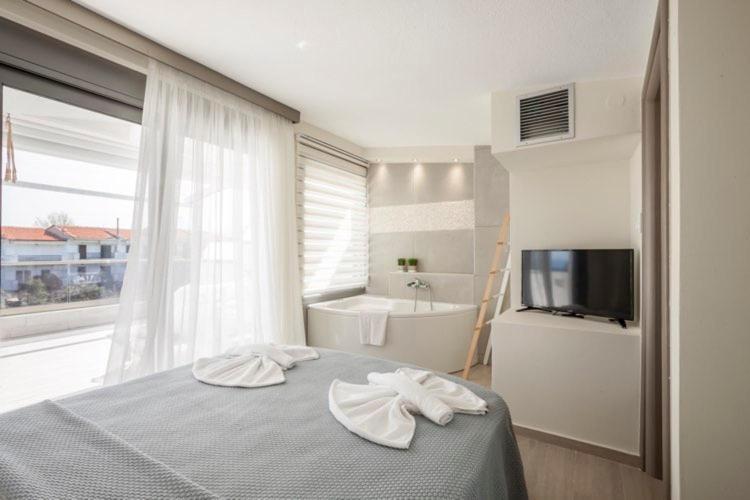 Hanioti Suite Maisonette In Front Of The Sea Exterior foto